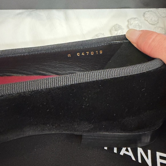 CHANEL HOLIDAY VELVET BALLET FLATS BLACK 38 BNIB - Picture 8 of 10